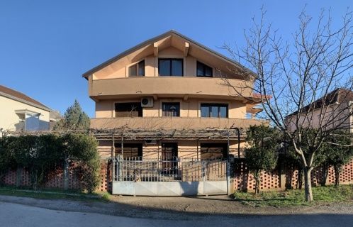 Двухэтажный дом в Подгорице