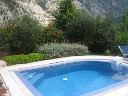 6-комнатная вилла с бассейном в Ораховце, Черногория