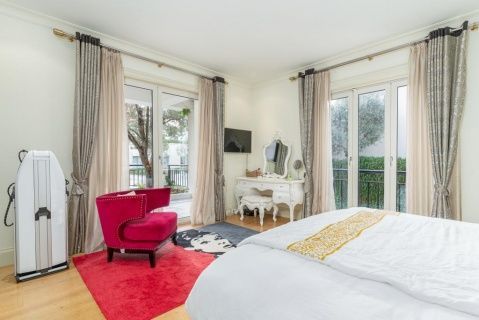 Просторный и исключительный апартамент в Porto Montenegro, Тиват